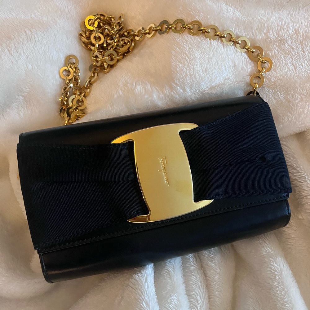 COPY - Beautiful Ferragamo Chain Smooth Leather Purse, can be worn 3 ways!